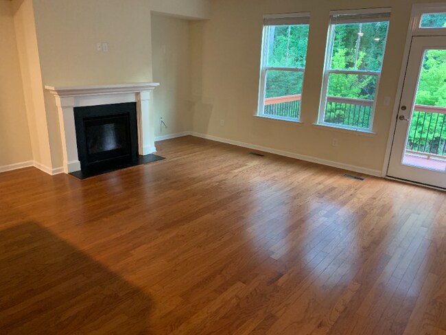 Building Photo - 717 Edgewater Ridge Ct