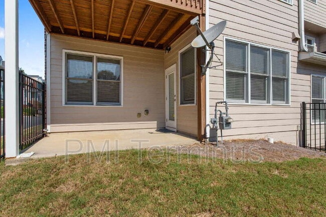 Building Photo - 321 Creekbank Way SE