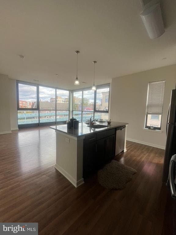 Building Photo - 401 Race St