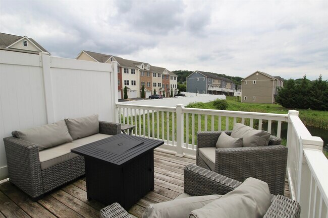 Building Photo - 2221 Lapis Ln