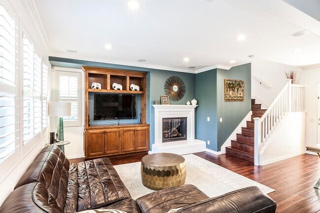 Primary Photo - Large 3 Bed 2.5 Bath Home Available In Eas...