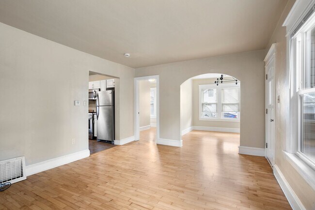 Building Photo - 1008 N Bennett St