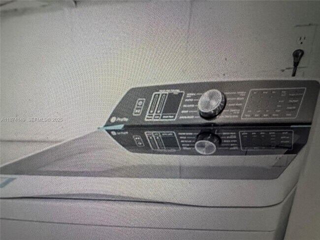 Building Photo - 3984 Crayrich Cir