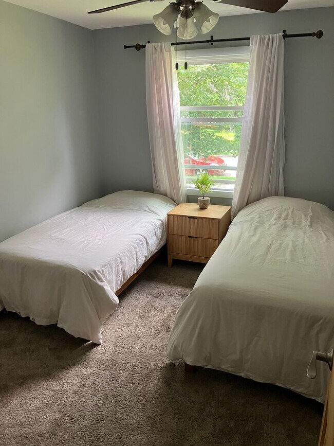 Building Photo - Fully Furnished Rental w/Steam Room & Sauna!