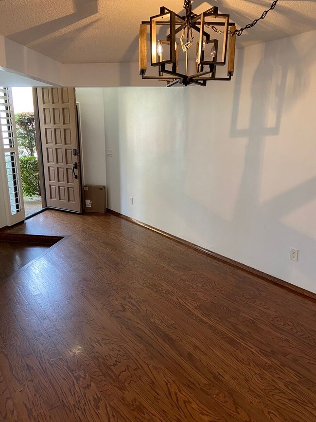 Building Photo - Charming 2-Bedroom, 2-Bathroom Townhome wi...