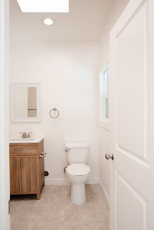 Building Photo - 157 N Vista St