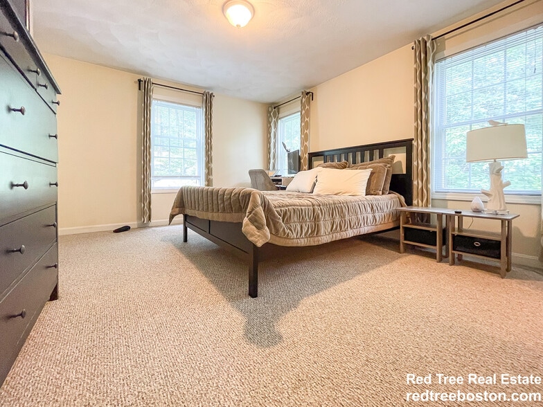 Building Photo - 496 Lebanon St