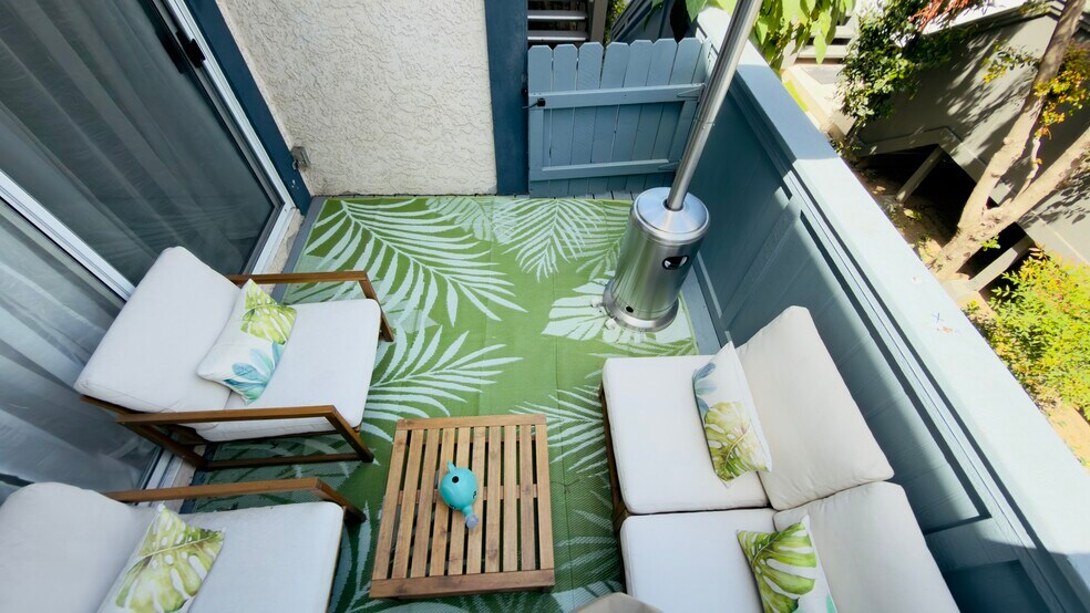 Building Photo - 18550 Hatteras St