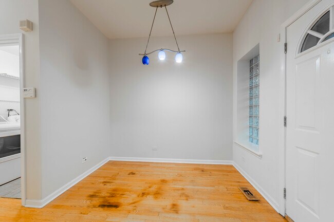 Building Photo - 1017 W Dakin St