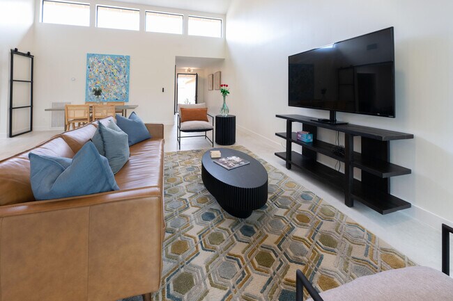 Building Photo - 179 Gran Via