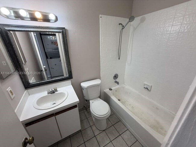 Building Photo - 831 NE 207th Ln