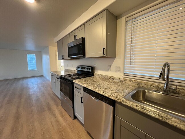 Building Photo - $500.00 OFF Move In Costs Special!