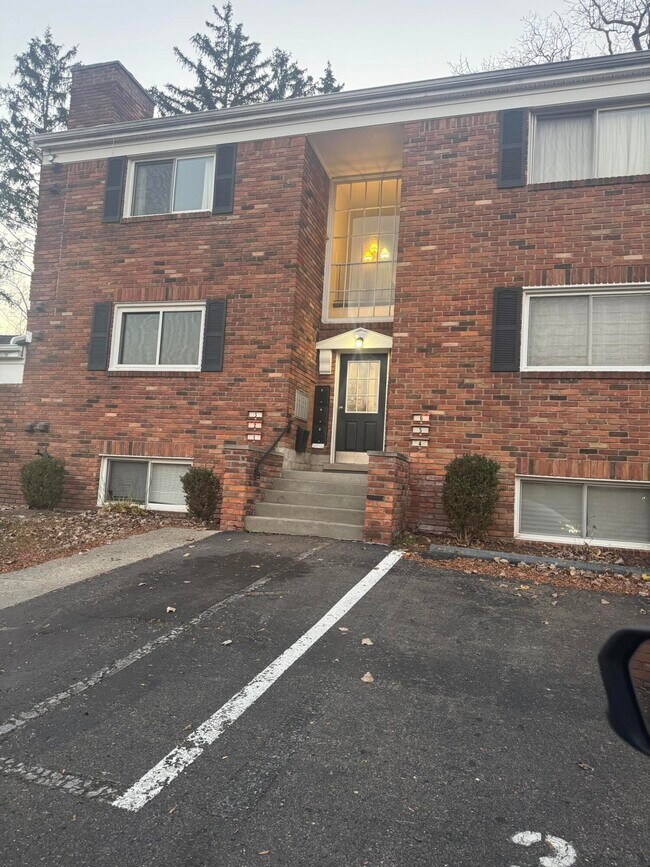 Primary Photo - 31831 Grand River Ave