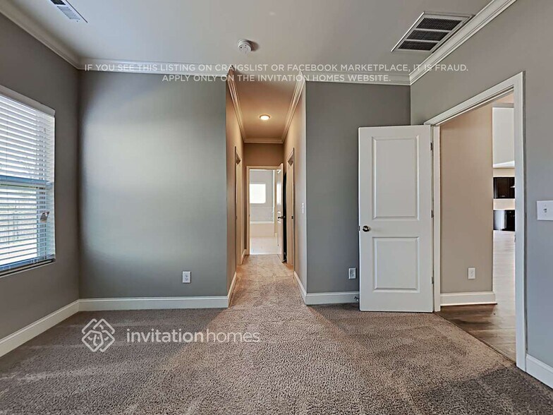 Building Photo - 5419 Roberta Crossing Dr