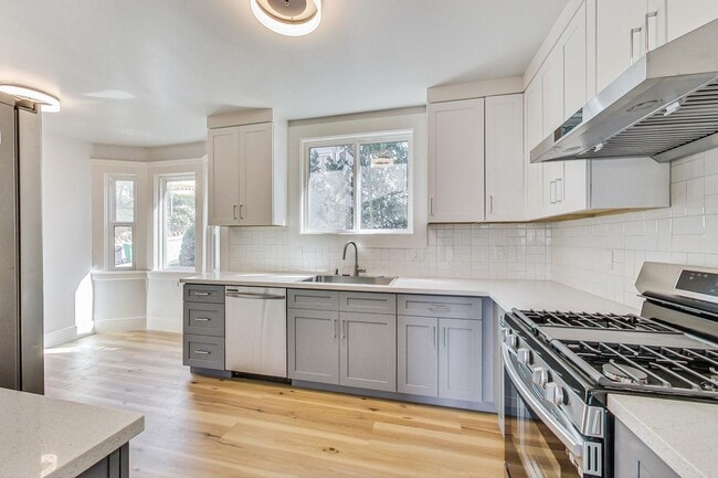 Building Photo - Introducing the Perfect Blend of Elegance and Comfort in San Francisco's Westwood Highlands!