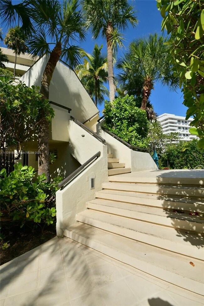 Building Photo - 170 Ocean Ln Dr