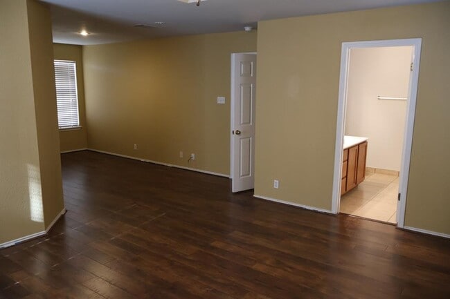 Building Photo - 104 Golden Gate Dr