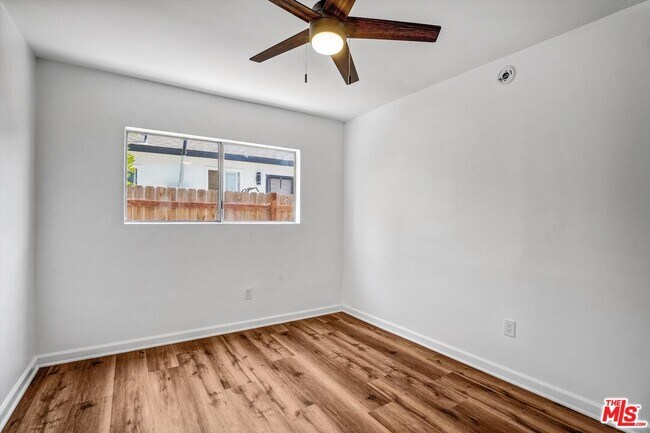 Building Photo - 3670 Greenfield Ave