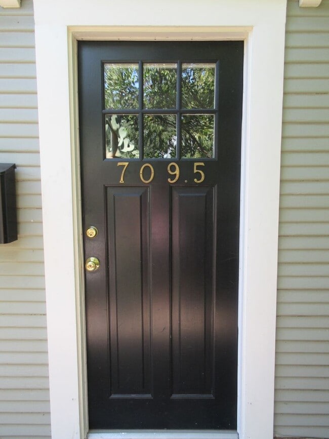 Building Photo - 709 Texas Ave