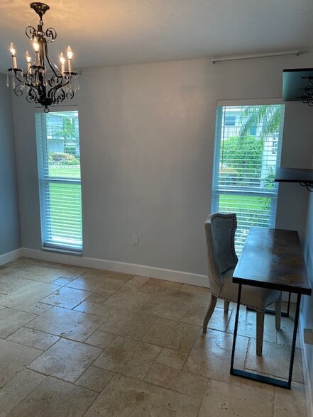 Building Photo - 53 High Point Cir W