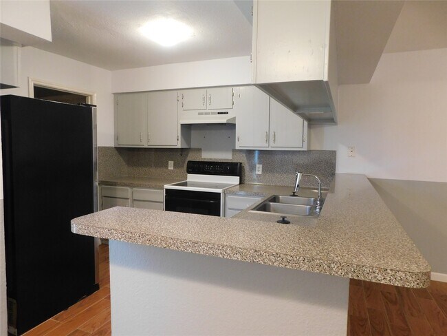 Building Photo - 9200 W Bellfort Ave