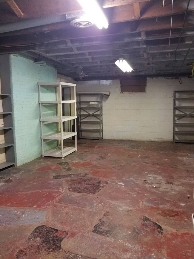 Building Photo - 155 W 21st St