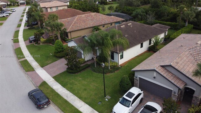 Building Photo - 620 SE Monet Dr