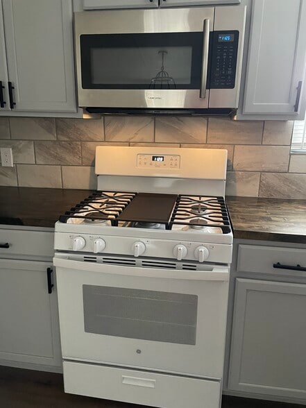 Building Photo - 4035 N Robin Dr