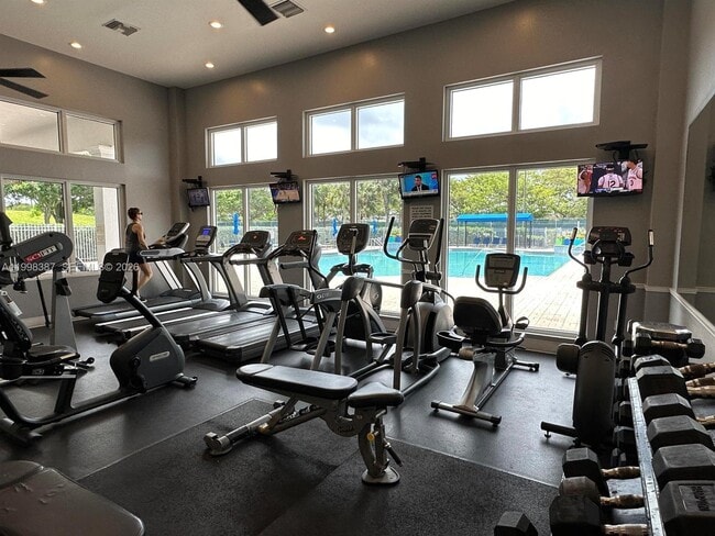 Building Photo - 1120 W Lake St