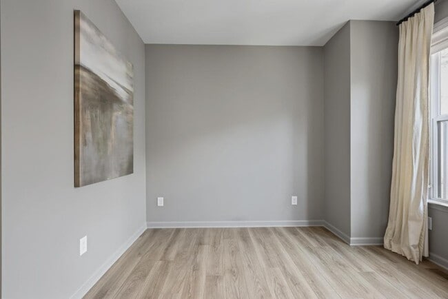 Building Photo - 121 Chestnut Cir