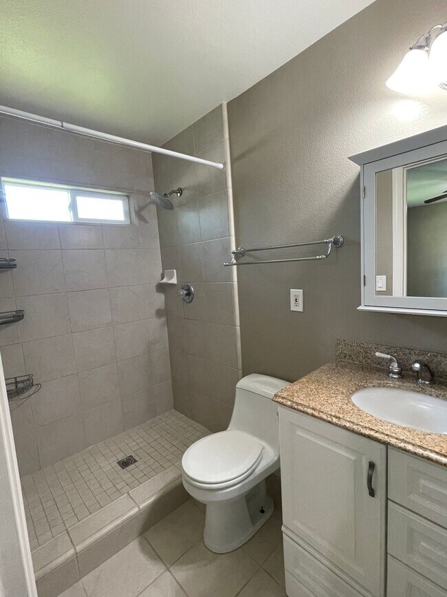 Building Photo - 1570 Camille Ct