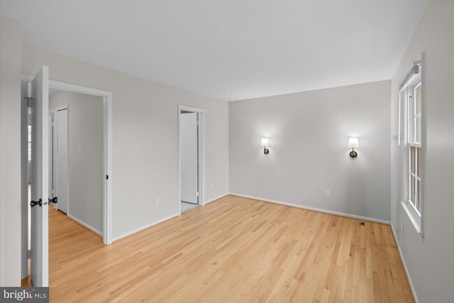 Building Photo - 8640 Dellway Ln