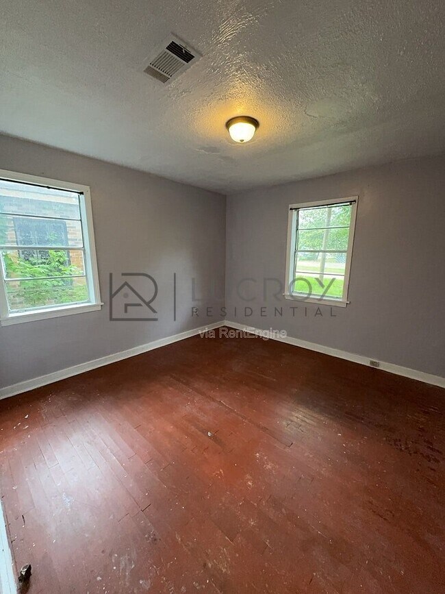 Building Photo - 2829 Comfort St