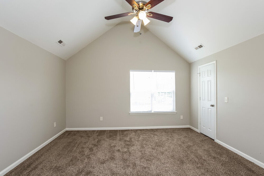 Building Photo - 7443 Hidden Creek Dr