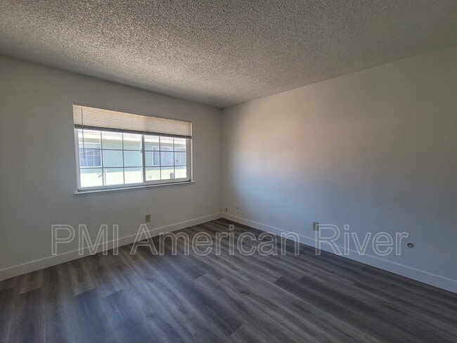 Building Photo - 75 Nedra Ct