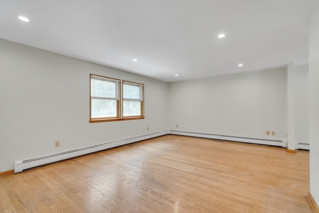 Building Photo - 115 Rowe St