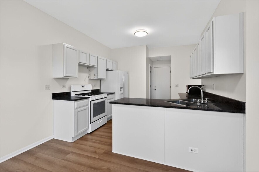 Building Photo - 708 Meadowridge Dr