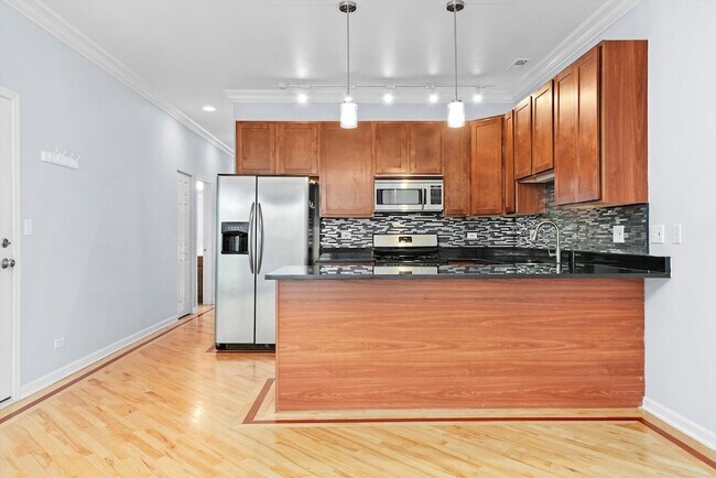 Building Photo - 2629 W Chicago Ave