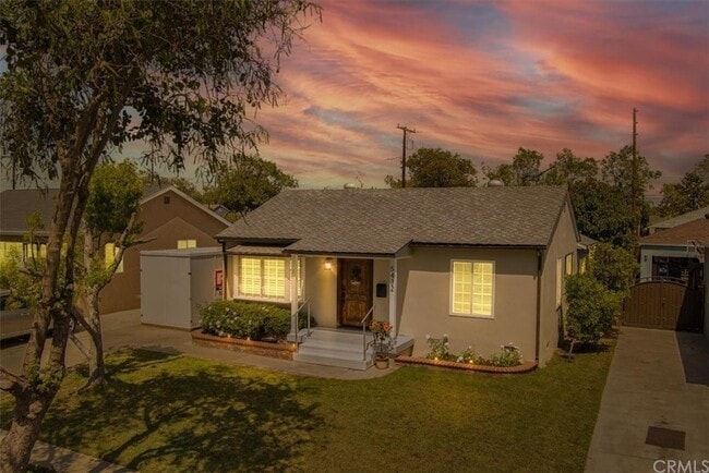 Primary Photo - 5432 Pimenta Ave
