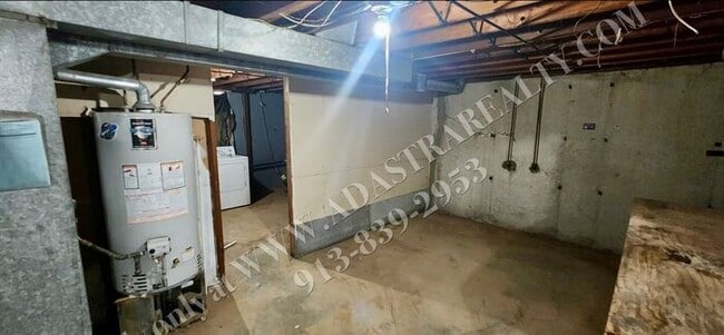 Building Photo - Cozy 2 Bed 1 Bath Duplex in KCK-Available NOW!!