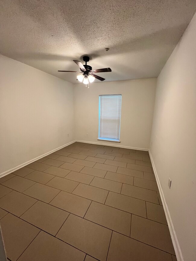 Building Photo - 636 N 39th St