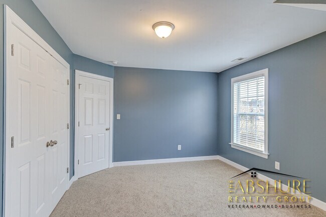 Building Photo - 325 Timber Meadow Lake