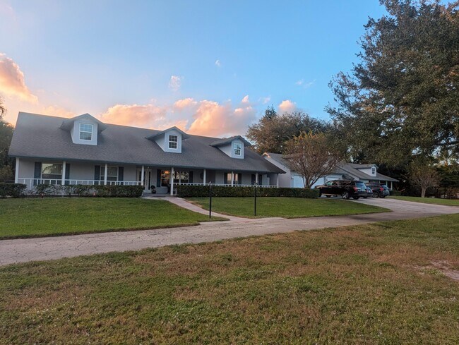 Building Photo - 819 Cindy Cir Ln