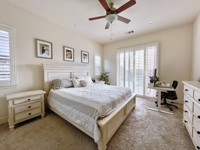 Building Photo - Beautiful Santana Ranch Home in Hollister