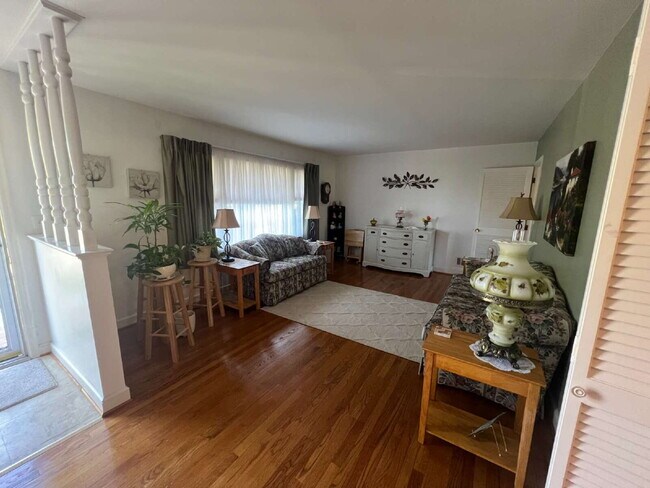 Building Photo - Lovely One Level House in SW Roanoke! 3 Bd...