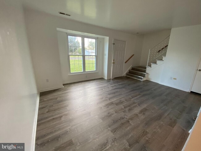 Building Photo - 566 Pleasant Dr