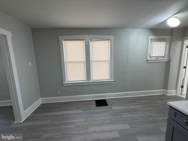 Building Photo - 244 Mansion Ave