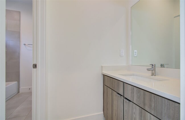 Building Photo - 556 Janisch Rd