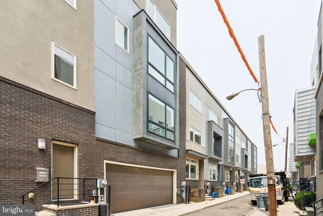 Building Photo - 1102 Hope St