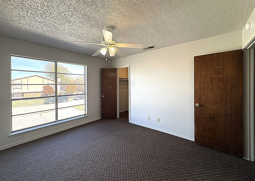 Building Photo - 1202 Covey Ln